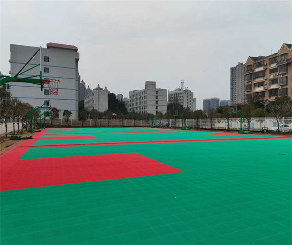 医卫职院悬浮拼格蓝球场