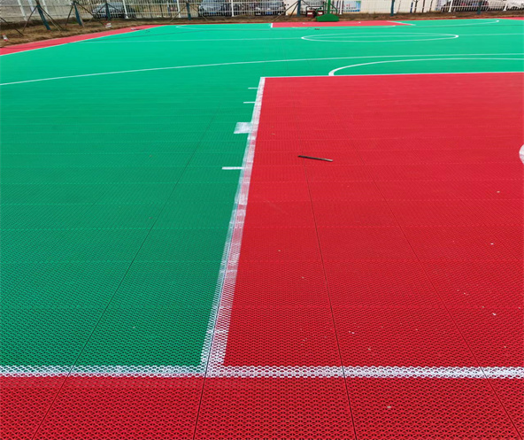 医卫职院悬浮拼格蓝球场
